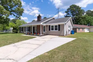 1008 Brynn Marr Road, Jacksonville, NC 28546 – photo 5: 1008 Brynn Marr-4