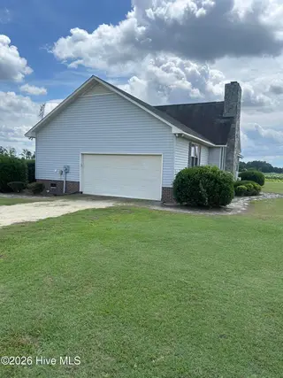 1437 Louie Pollock Road, La Grange, NC 28551 – photo 4: Garage
