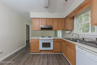 512 Walnut Drive, Jacksonville, NC 28540 – photo 19: 17KITCHEN