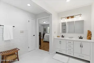 305 River Drive, Southport, NC 28461 – photo 16: 14-Primary Bathroom