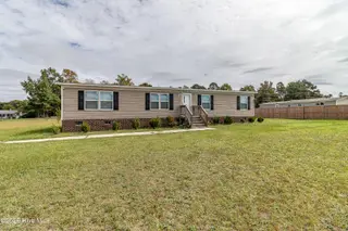 102 Bonnie Farms Road, Dudley, NC 28333 — 3-bedroom manufactured home in Bonnie Farms, Dudley, NC, photo 3 of 20: IMG_3597