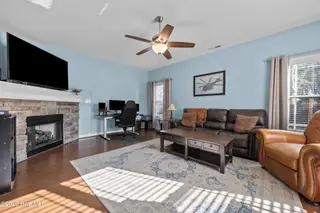 752 Chadwick Shores Drive, Sneads Ferry, NC 28460 – photo 11: 22_living room