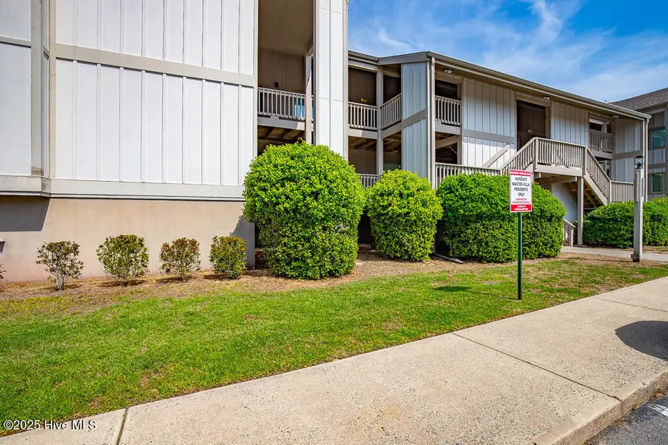 6125 Harbourside Drive, New Bern, NC 28560 – photo 1 of 18: 6125 Harbourside Drive