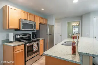 3350 Club Villas Drive 104, Southport, NC 28461 — 2-bedroom condo in St James, Southport, NC, photo 9 of 34: Efficient Kitchen