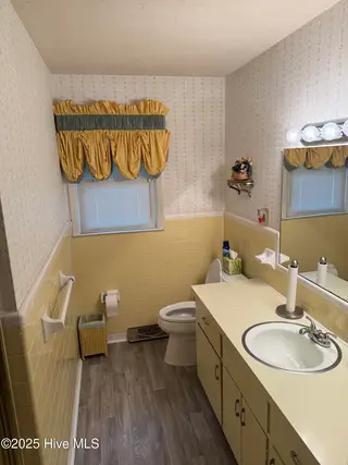 1701 S Nc 41 And 111 Highway, Beulaville, NC 28518 — 4-bedroom home, Beulaville, NC, photo 15 of 27: bathroom