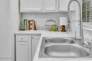 1502 N Hills Court, New Bern, NC 28562 – photo 15: Kitchen