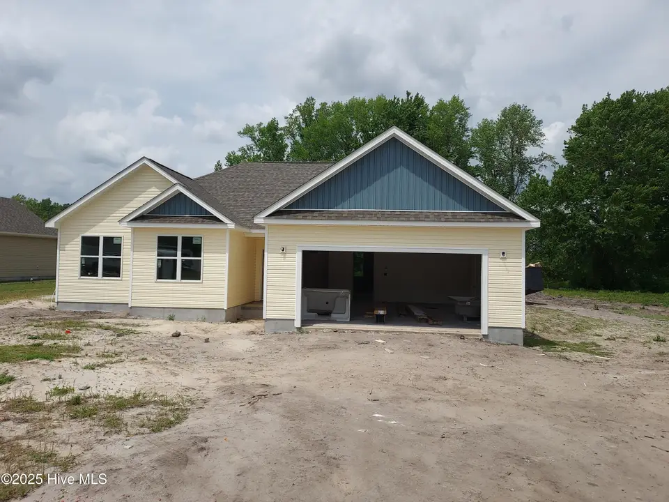 663 Bright Harvest Drive, Maysville, NC 28555 – photo 1 of 11: 20250422_135149