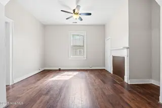 111 Meares Street, Wilmington, NC 28401 – photo 5: Living room