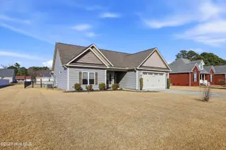 111 Raven Ridge Drive, Goldsboro, NC 27530 — 3-bedroom home in Eagles Pointe, Goldsboro, NC, photo 2 of 29: 02-111 Raven Ridge Dr-2