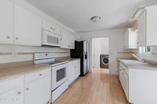 317 Appaloosa Court, Swansboro, NC 28584 – photo 11: Kitchen
