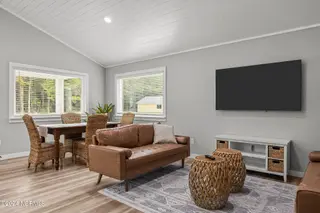 154 Long Pond Loop, Swansboro, NC 28584 – photo 4: Photo of similar home