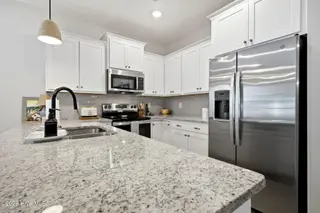 2124 Dartford Drive B, Greenville, NC 27834 – photo 15: 19-web-or-mls-IMG_0011
