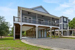 1611 E Pelican Drive, Oak Island, NC 28465 – photo 3