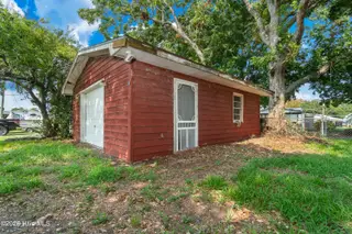 119 Dixon Drive, Newport, NC 28570 – photo 5: Detached garage