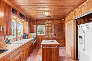 411 S Anderson Boulevard, Topsail Beach, NC 28445 — 3-bedroom home in Topsail Inlet Terrace, Topsail Beach, NC, photo 13 of 53: 011_411_s_anderson_blvd-11_940
