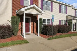 1548 Manning Forest Drive M5, Greenville, NC 27834 – photo 3: 3-web-or-mls-BLS_0098