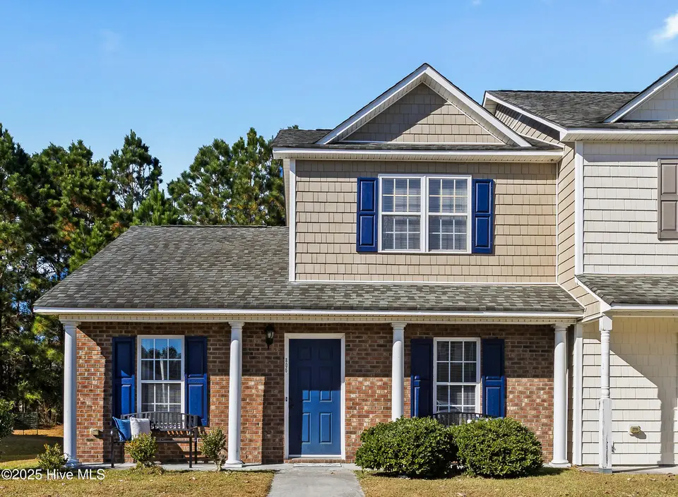 806 Springwood Drive, Jacksonville, NC 28546 – photo 1 of 26: 01