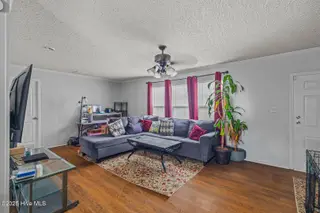 222 Busch Drive, Richlands, NC 28574 — 3-bedroom manufactured home in Jenkins Creek, Richlands, NC, photo 8 of 38