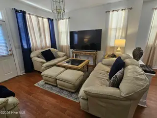 1017 S 8th Street, Wilmington, NC 28401 – photo 2: Living room