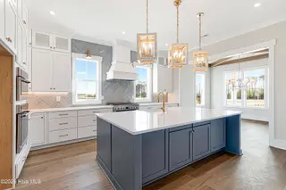 502 Swan Court, Beaufort, NC 28516 – photo 2: Large Kitchen with Island