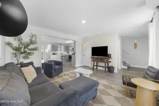 905 Walnut Street, Wilmington, NC 28401 – photo 11: 13_living room