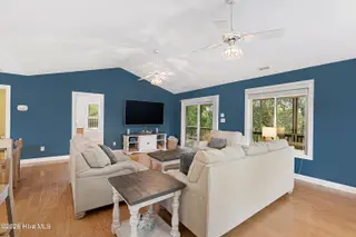 102 Sandpiper Lane, Indian Beach, NC 28512 – photo 4: Living room