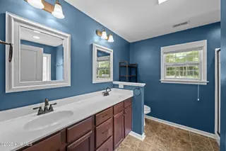 254 Sellhorn Boulevard, New Bern, NC 28562 – photo 19: Master Bathroom
