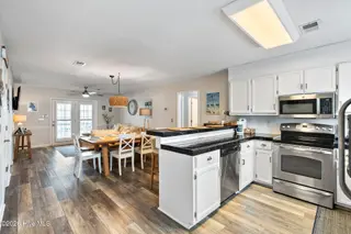417 4th Street, Sunset Beach, NC 28468 — 4-bedroom home, Sunset Beach, NC, photo 10 of 41: 417 4th St, Sunset Beach, NC