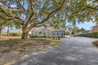 1907 Pembroke Jones Drive, Wilmington, NC 28405 — 4-bedroom home in Landfall, Wilmington, NC, photo 5 of 49: 002_img_1337_509