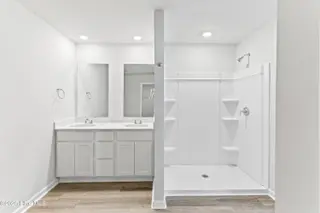 605 S Squires Run Lane, Richlands, NC 28574 – photo 20: Master Bathroom