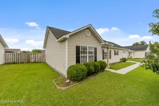 7108 Thurgood Road, Wilmington, NC 28411 – photo 4: 4-web-or-mls-CZ9A8171