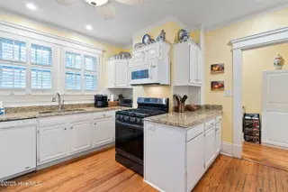 1801 Grace Street, Wilmington, NC 28405 – photo 21: 05kitchen2
