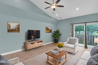 182 Lincoln Place Circle, Leland, NC 28451 – photo 5: 182-Lincoln-Pl-Cir-00008 - 4 (1)