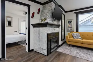 604 Church Street, Wilmington, NC 28401 – photo 24: Upstairs Frieplace close up