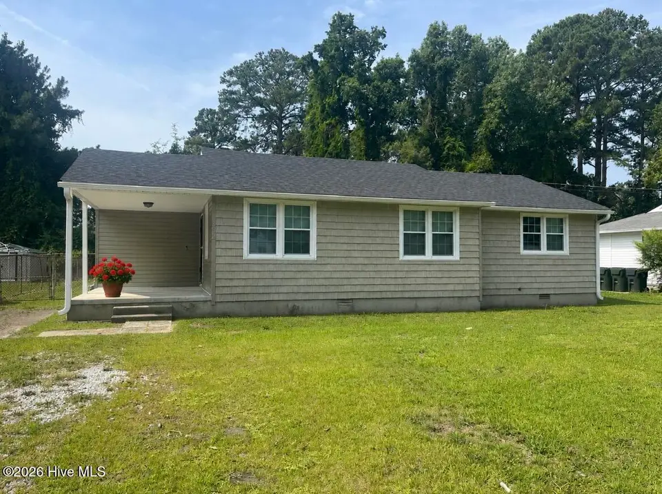 202 Banks Avenue, Goldsboro, NC 27534 – photo 1 of 27: 202BanksFront