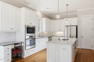 8932 Woodcreek Circle, Wilmington, NC 28411 — 4-bedroom home in Porters Neck Plantation, Wilmington, NC, photo 19 of 63: 8932 Woodcreek Cir MLS-19