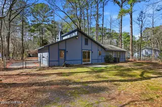 1435 Pineridge Drive, Greenville, NC 27834 — 3-bedroom home in Pineridge, Greenville, NC, photo 3 of 17: 04-1435 Pineridge Dr-4