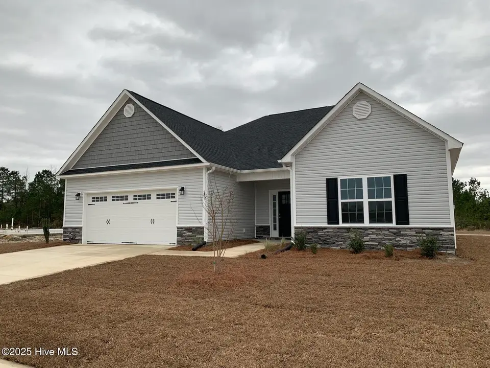 207 Windsor Run Boulevard, Jacksonville, NC 28546 – photo 1 of 27: IMG_0772