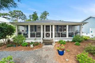 1017 N Lord Street, Southport, NC 28461 – photo 2: front of house
