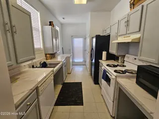 1017 S 8th Street, Wilmington, NC 28401 – photo 4: Kitchen