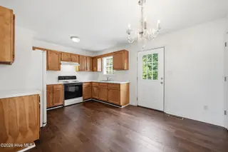 1402 Lockwood Road, Kinston, NC 28501 — 3-bedroom home in Brentwood, Kinston, NC, photo 8 of 37: kitchen