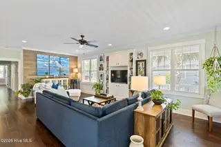 1236 N Caswell Avenue, Southport, NC 28461 – photo 14: Living Room