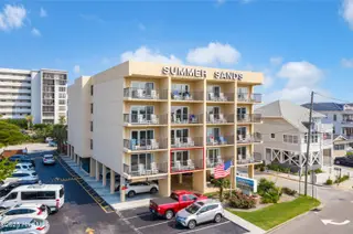 104 S Lumina Avenue Unit 103, Wrightsville Beach, NC 28480 — 1-bedroom condo in Summer Sands Condominiums, Wrightsville Beach, NC, photo 2 of 20