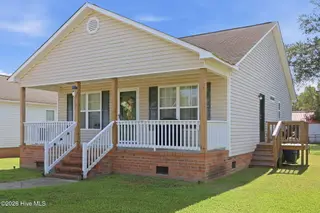 311 Fleming Street, Washington, NC 27889 – photo 3: 3-web-or-mls-IMG_0003 (1)