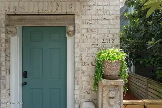 604 Church Street, Wilmington, NC 28401 – photo 17: Close up front door