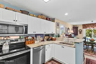 4106 Breezewood Drive Apt 102, Wilmington, NC 28412 – photo 17: 17_kitchen