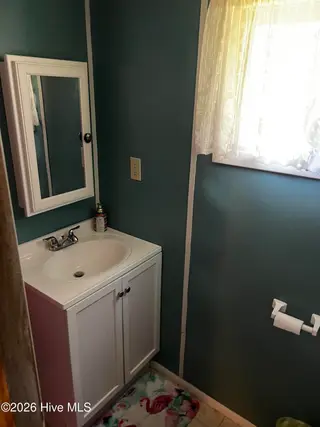 112 Pettiford Road, Peletier, NC 28584 — 3-bedroom manufactured home in Pettiford Point, Peletier, NC, photo 12 of 19: IMG_3877