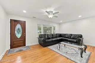 123 Willis Drive, Harkers Island, NC 28531 — 2-bedroom home, Harkers Island, NC, photo 4 of 34: Living Room