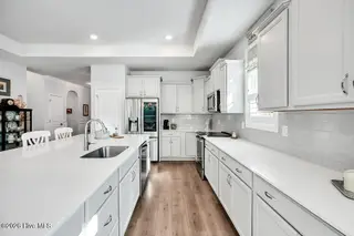 142 Rice Marsh Way, Wilmington, NC 28412 — 3-bedroom home in Bella Port, Wilmington, NC, photo 17 of 62: 142 RICE MARSH WAY - CHEF STYLE KITCHEN