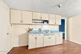 1106 Avery Street, Morehead City, NC 28557 – photo 10: 11-web-or-mls-1106 Avery St 030